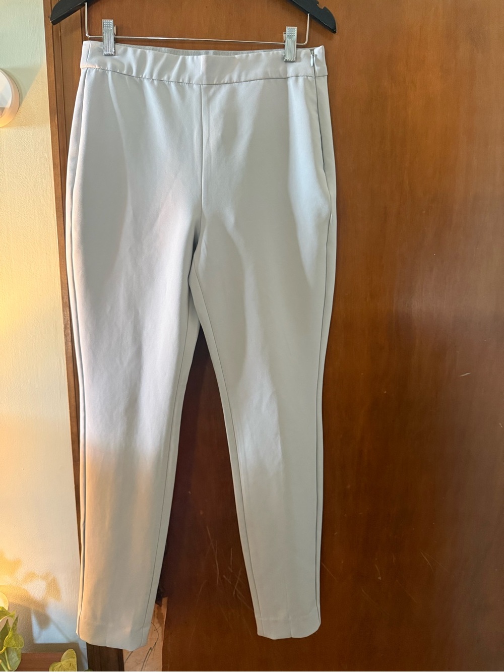Express Women’s Light Gray Dress Pants - Tailored Slim Fit. Skinny High Rise
